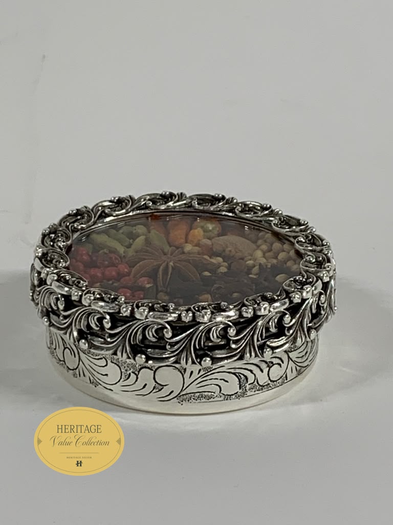 ROUND LARGE SHMECK BESUMIM HOLDER (value collection)