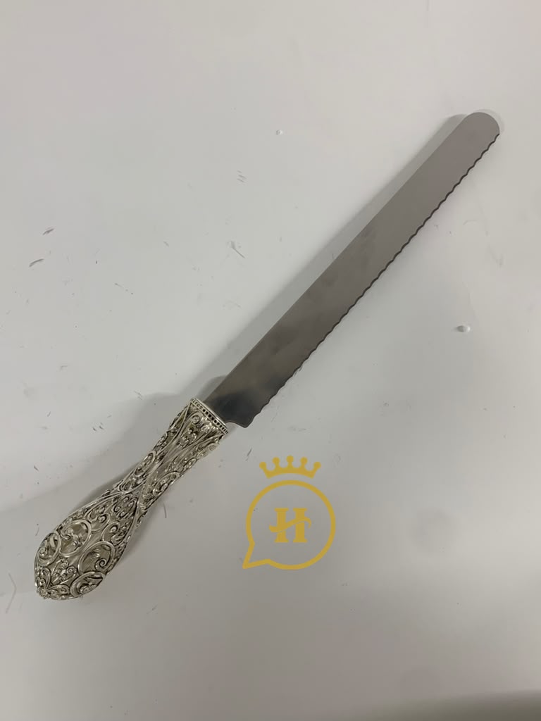 ANTIK SERRATED KNIFE