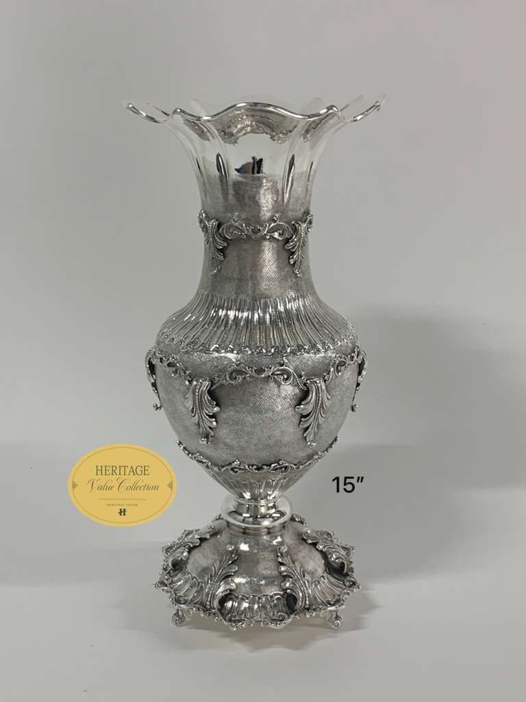 LARGE MATT VASE WITH LEAVES